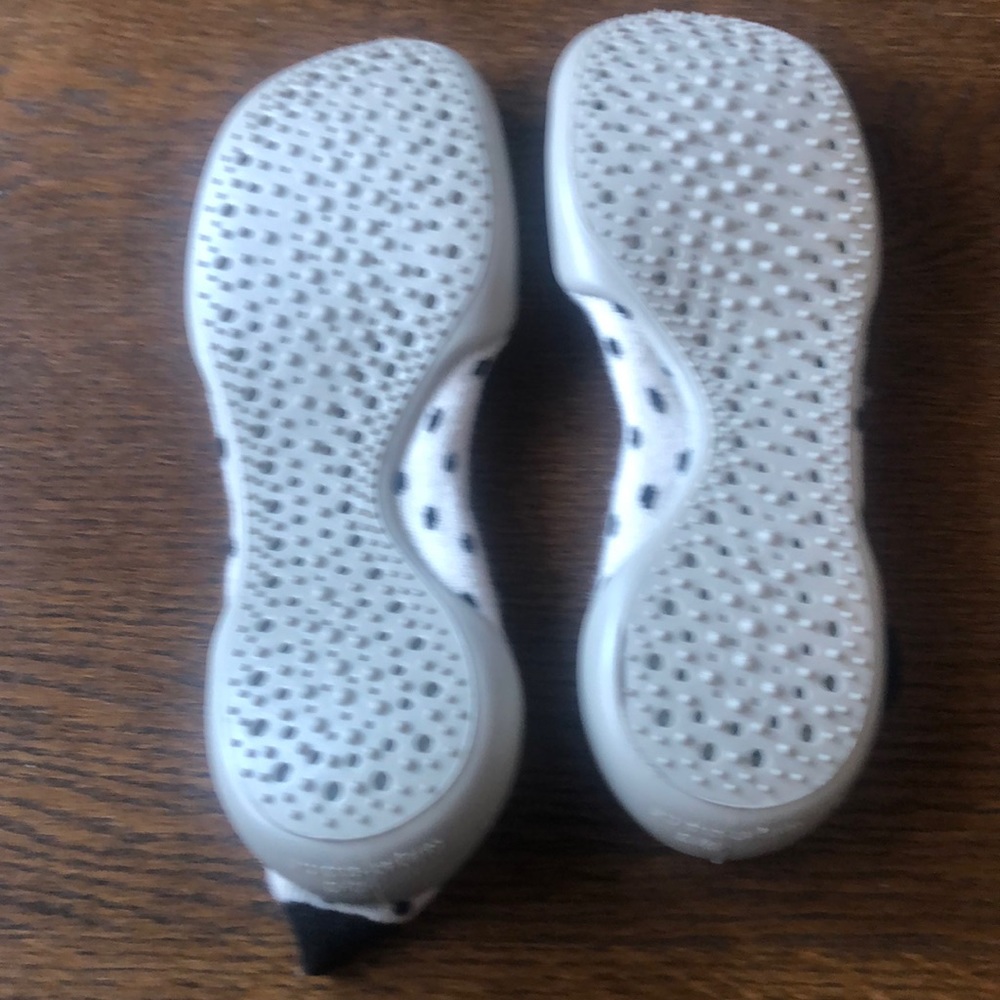 Slippers - Picture 2 of 4